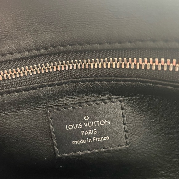 Louis Vuitton - Picture 2 of 5